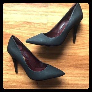 NWOB BCBGeneration Heidi Pointed Toe Pumps